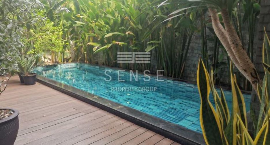For rent 4 bedrooms house in Watthana, Bangkok