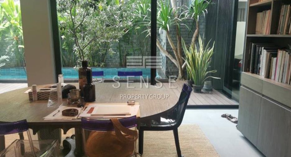 For rent 4 bedrooms house in Watthana, Bangkok