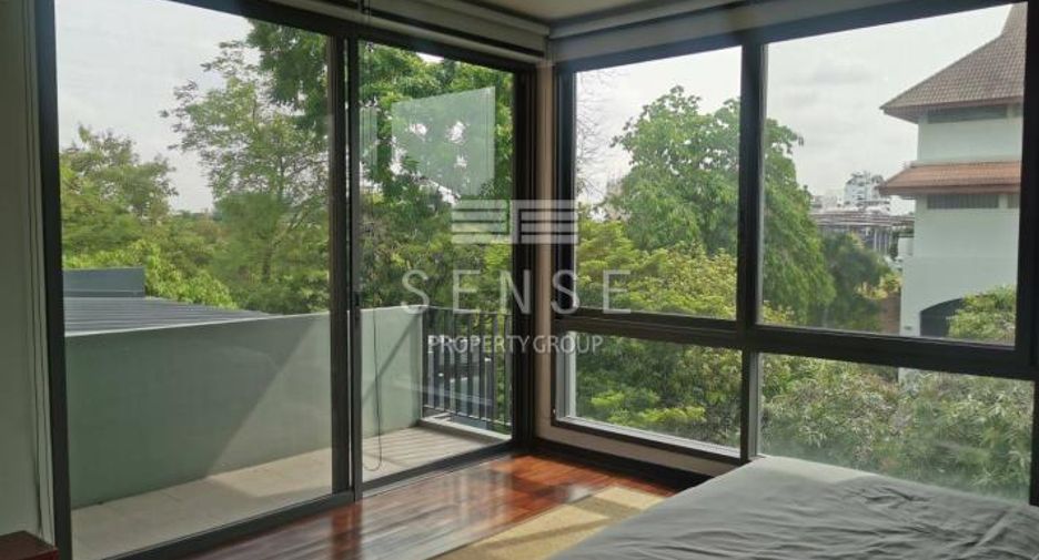 For rent 4 bedrooms house in Watthana, Bangkok