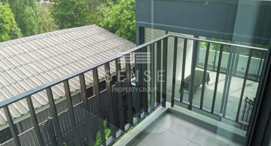 For rent 4 bedrooms house in Watthana, Bangkok