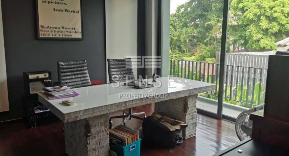 For rent 4 bedrooms house in Watthana, Bangkok