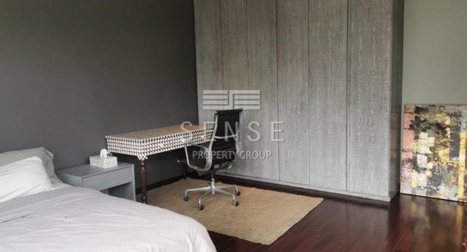 For rent 4 bedrooms house in Watthana, Bangkok