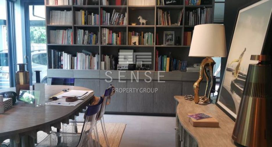 For rent 4 bedrooms house in Watthana, Bangkok