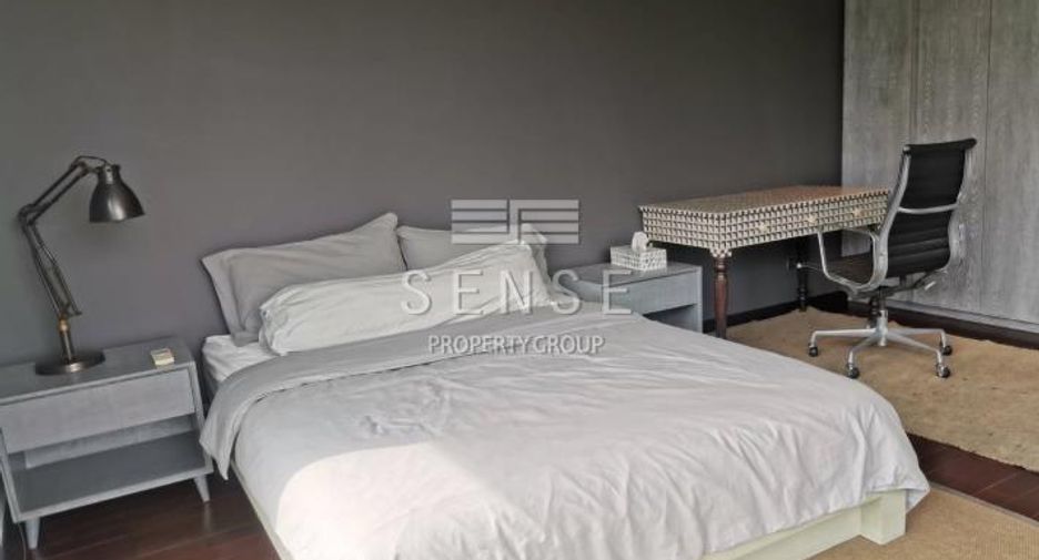 For rent 4 bedrooms house in Watthana, Bangkok
