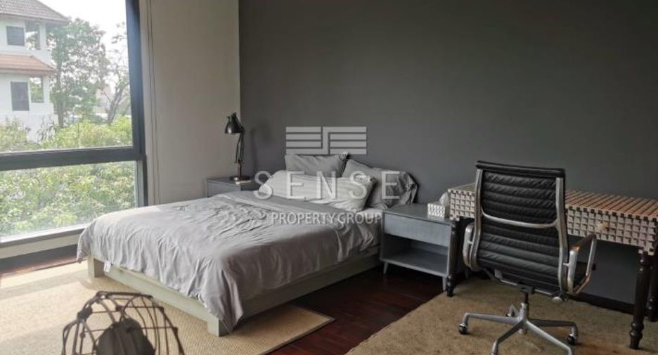 For rent 4 bedrooms house in Watthana, Bangkok