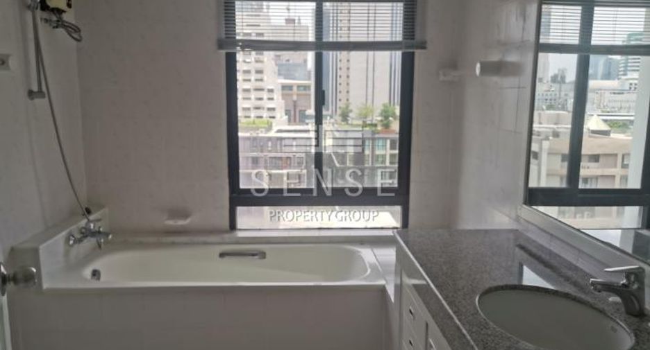 For rent 3 bedrooms condo in Pathum Wan, Bangkok