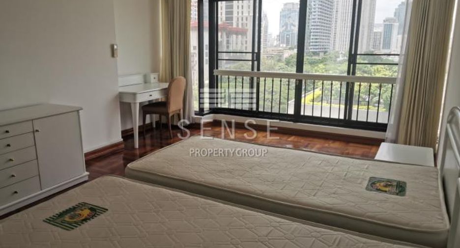 For rent 3 bedrooms condo in Pathum Wan, Bangkok