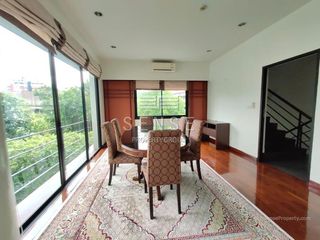 Haus zur Miete mit 3 Zimmer in Khlong Toei, Bangkok
