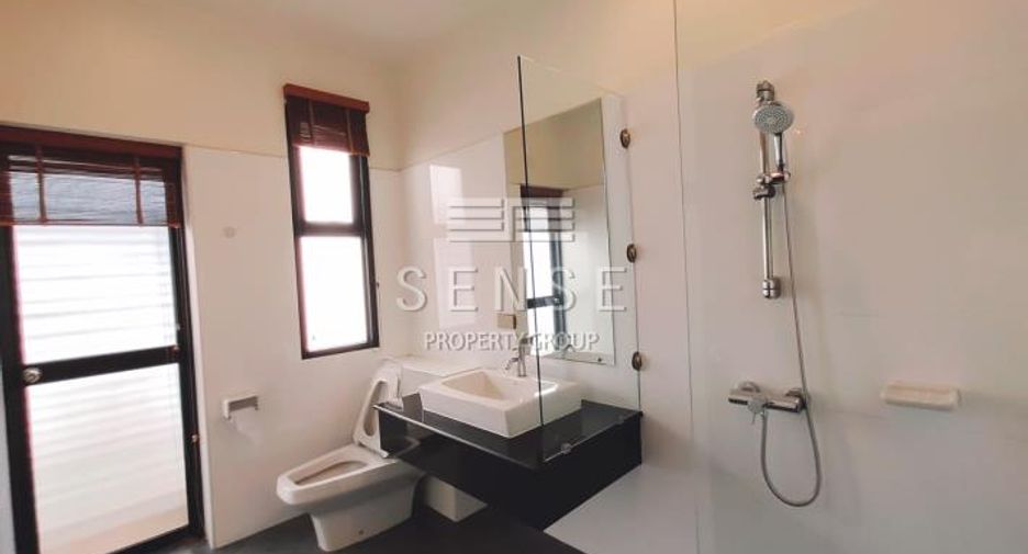 For rent 3 bedrooms house in Khlong Toei, Bangkok