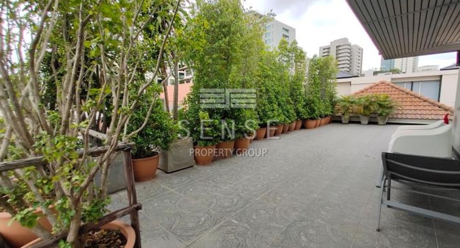 For rent 3 bedrooms house in Khlong Toei, Bangkok