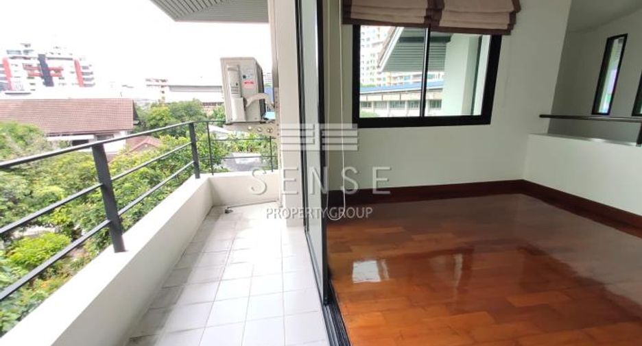 For rent 3 bedrooms house in Khlong Toei, Bangkok