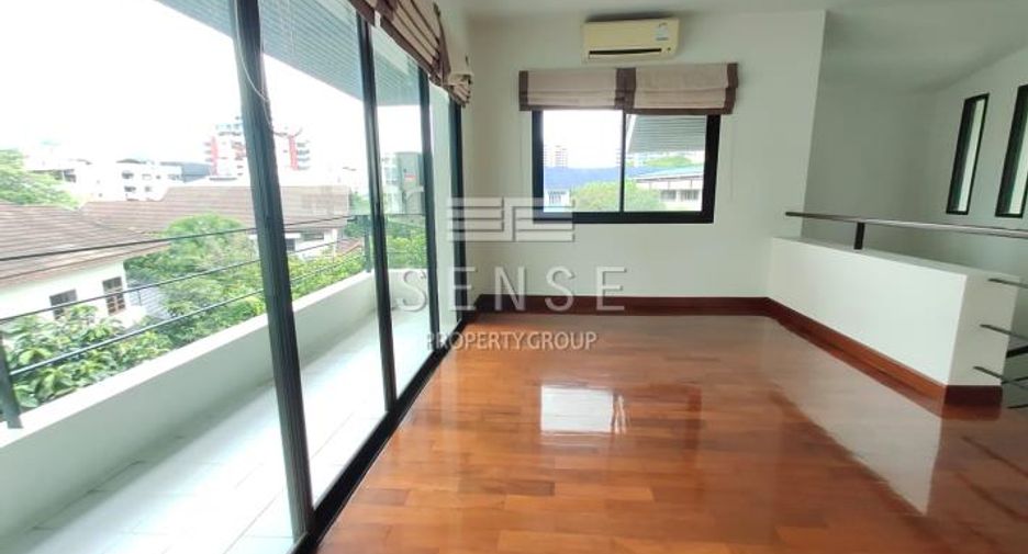 For rent 3 bedrooms house in Khlong Toei, Bangkok