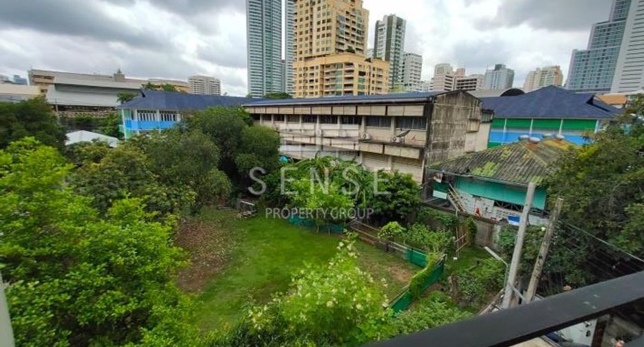 For rent 3 bedrooms house in Khlong Toei, Bangkok