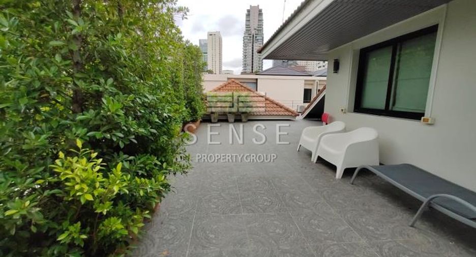 For rent 3 bedrooms house in Khlong Toei, Bangkok