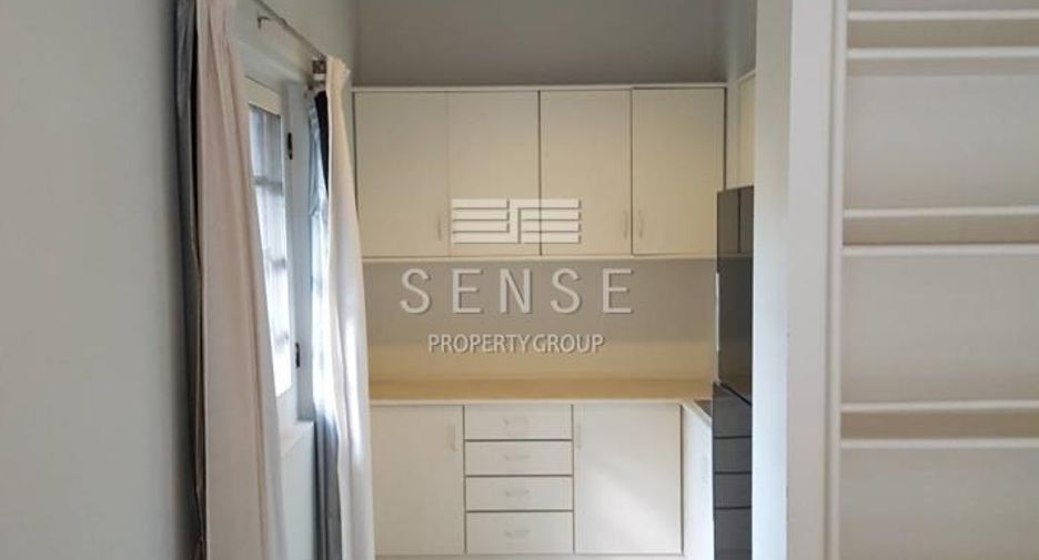 For rent 3 bedrooms townhouse in Watthana, Bangkok