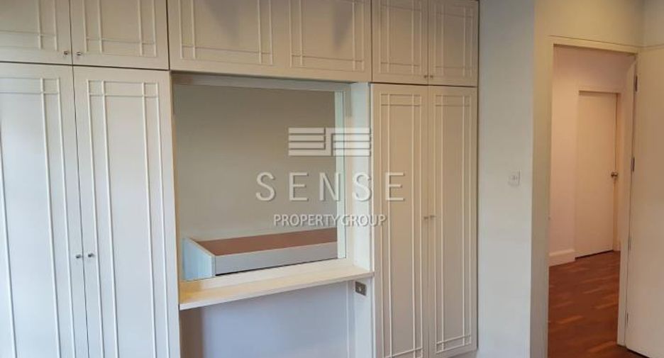 For rent 3 bedrooms townhouse in Watthana, Bangkok