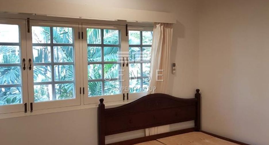 For rent 3 bedrooms townhouse in Watthana, Bangkok