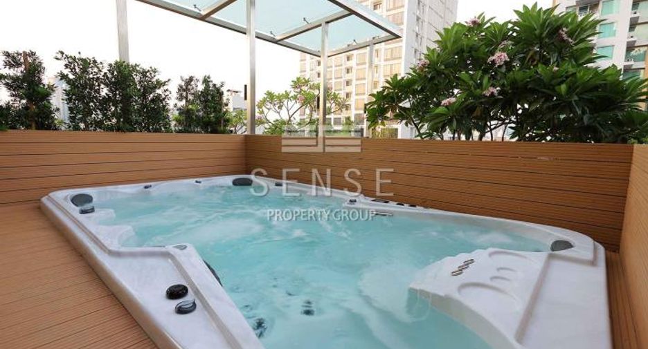 For rent 4 bedrooms condo in Watthana, Bangkok