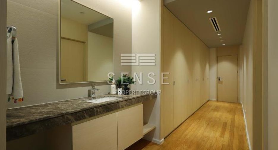 For rent 4 bedrooms condo in Watthana, Bangkok