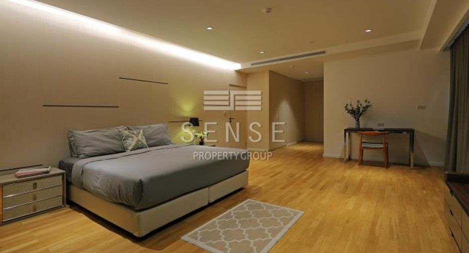 For rent 4 bedrooms condo in Watthana, Bangkok