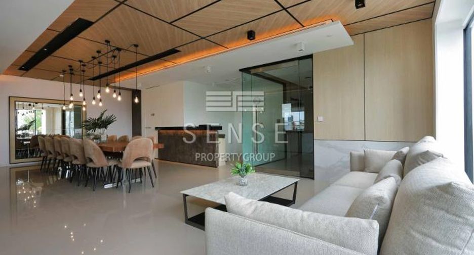 For rent 4 bedrooms condo in Watthana, Bangkok