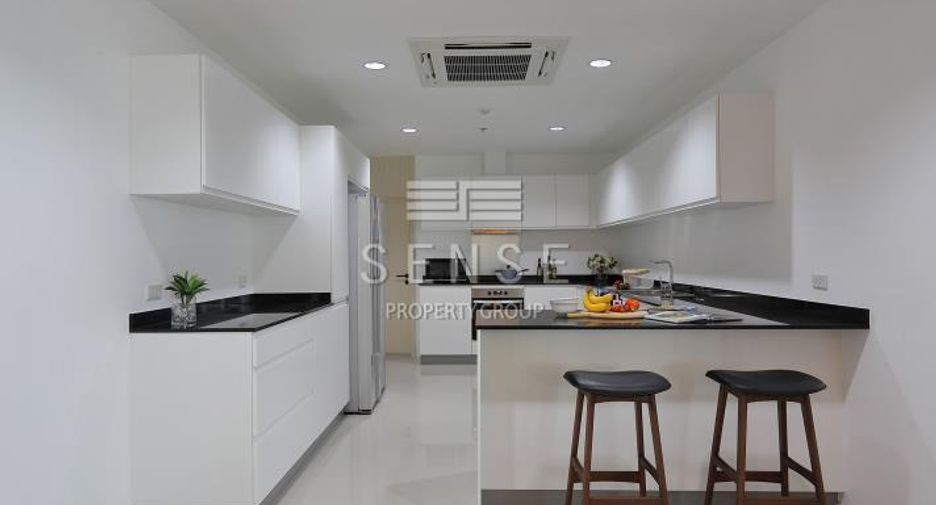 For rent 4 bedrooms condo in Watthana, Bangkok