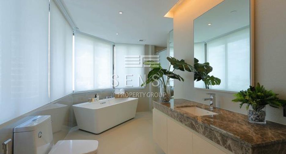 For rent 4 bedrooms condo in Watthana, Bangkok
