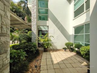 For rent 4 bedrooms house in Khlong Toei, Bangkok