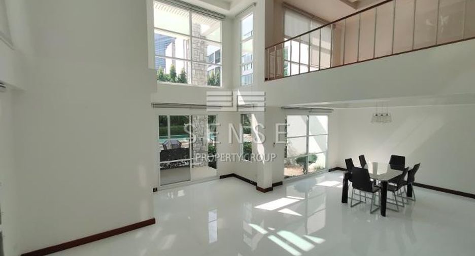 For rent 4 bedrooms house in Khlong Toei, Bangkok