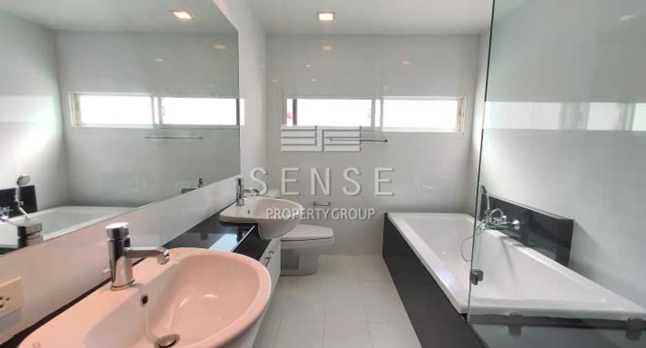 For rent 4 bedrooms house in Khlong Toei, Bangkok