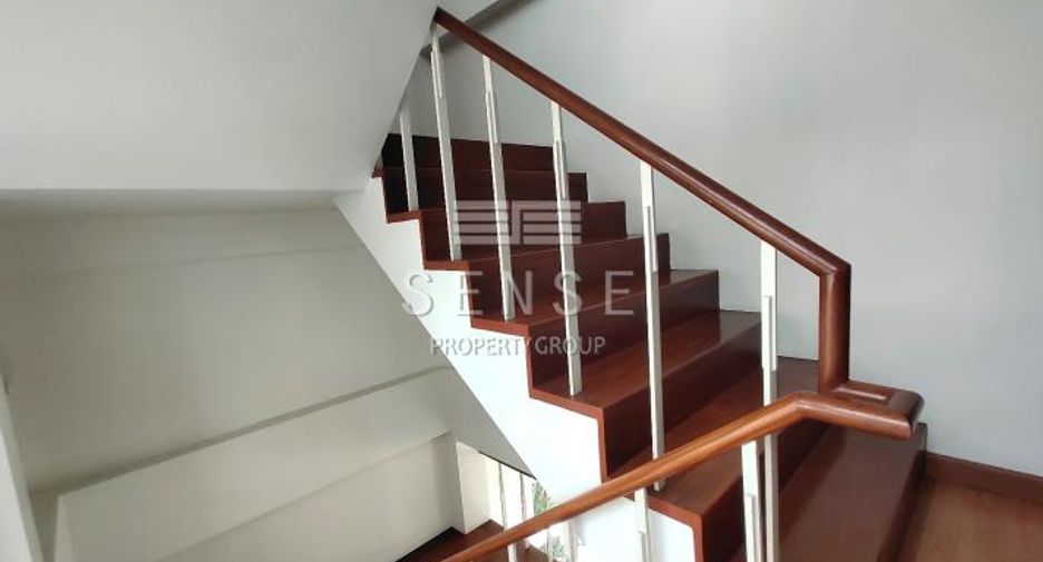 For rent 4 bedrooms house in Khlong Toei, Bangkok