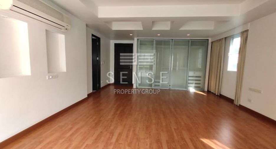 For rent 4 bedrooms house in Khlong Toei, Bangkok