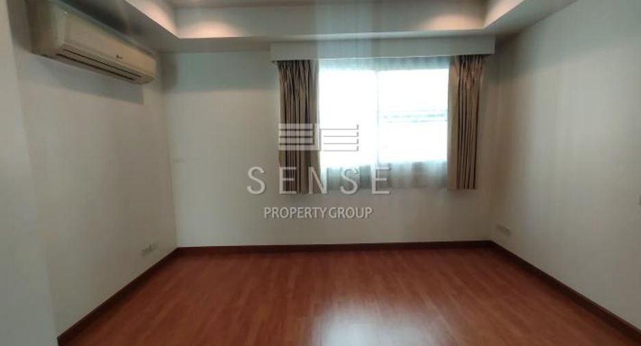 For rent 4 bedrooms house in Khlong Toei, Bangkok