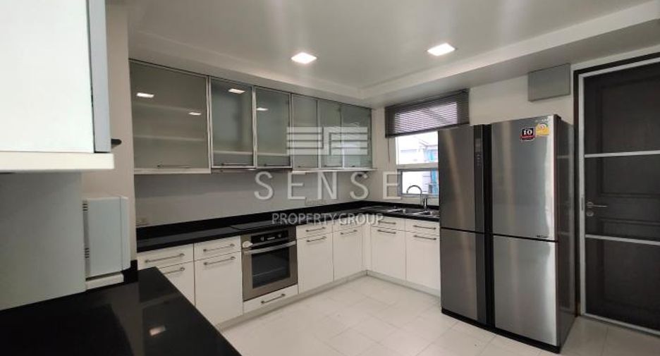 For rent 4 bedrooms house in Khlong Toei, Bangkok