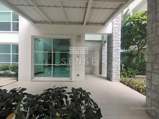For rent 4 bedrooms house in Khlong Toei, Bangkok