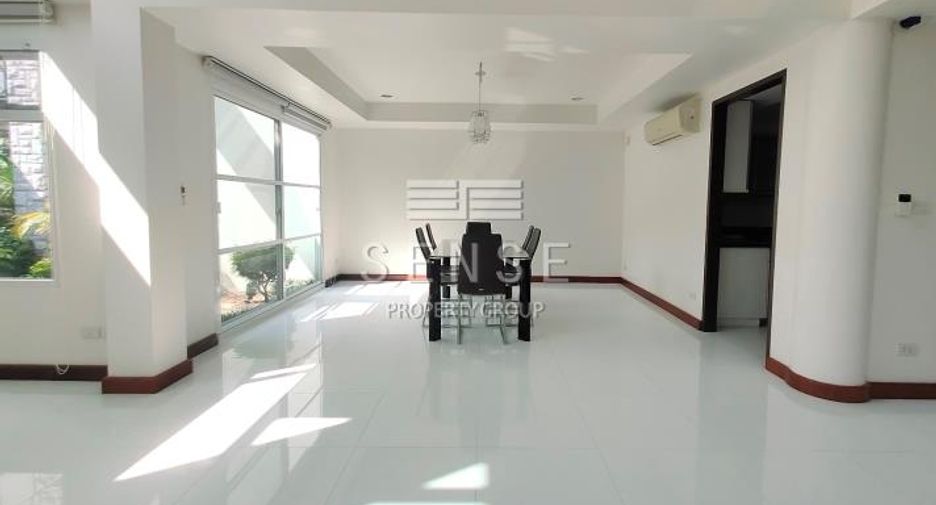 For rent 4 bedrooms house in Khlong Toei, Bangkok