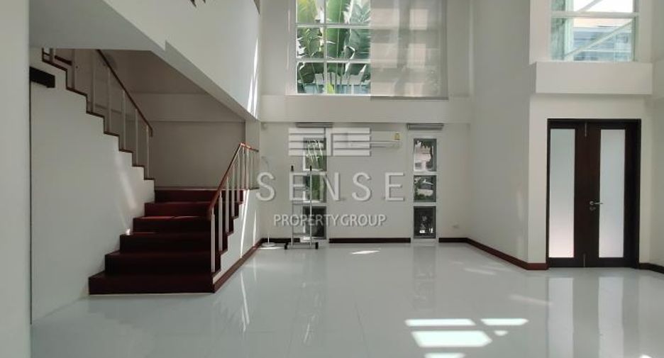 For rent 4 bedrooms house in Khlong Toei, Bangkok
