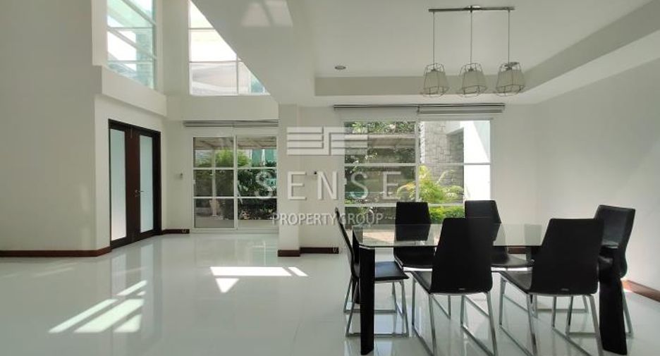 For rent 4 bedrooms house in Khlong Toei, Bangkok