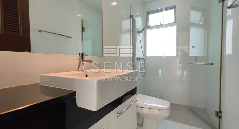 For rent 4 bedrooms house in Khlong Toei, Bangkok