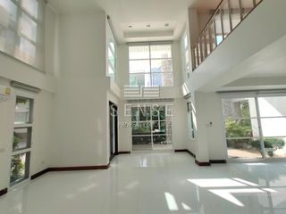 For rent 4 bedrooms house in Khlong Toei, Bangkok