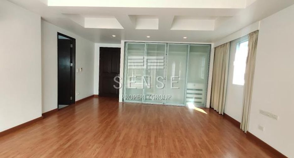For rent 4 bedrooms house in Khlong Toei, Bangkok