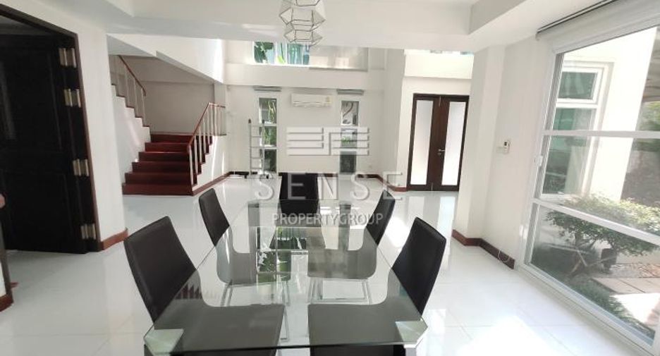 For rent 4 bedrooms house in Khlong Toei, Bangkok