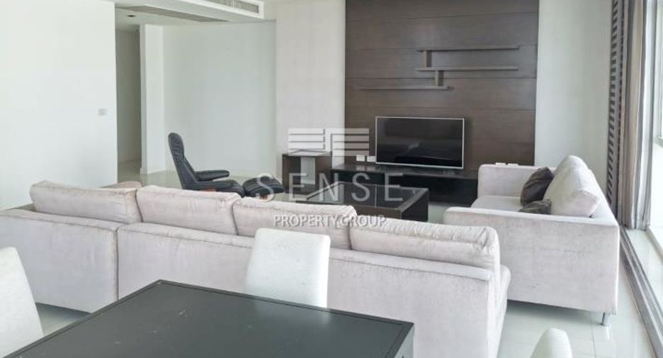 For rent 3 bedrooms condo in Pathum Wan, Bangkok