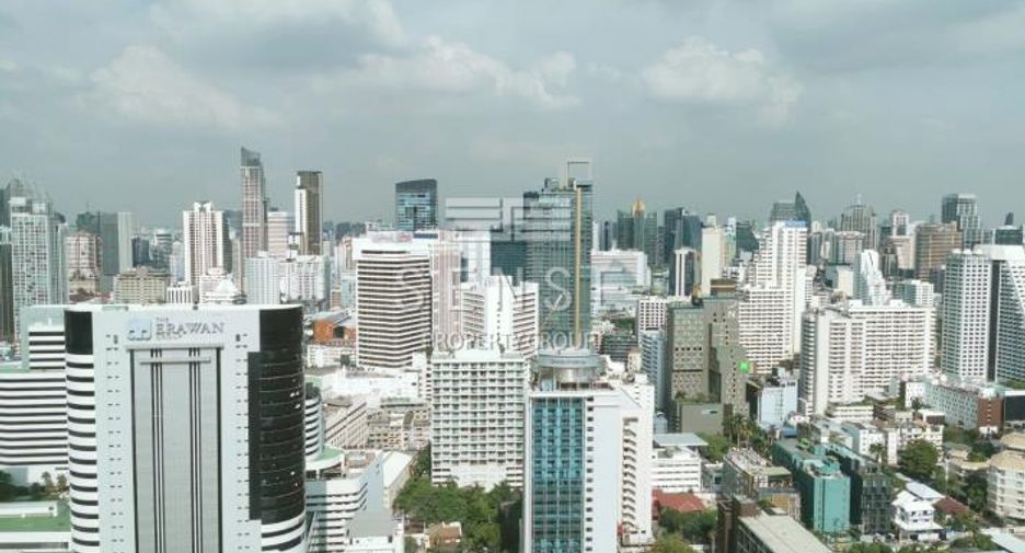 For rent 3 bedrooms condo in Pathum Wan, Bangkok