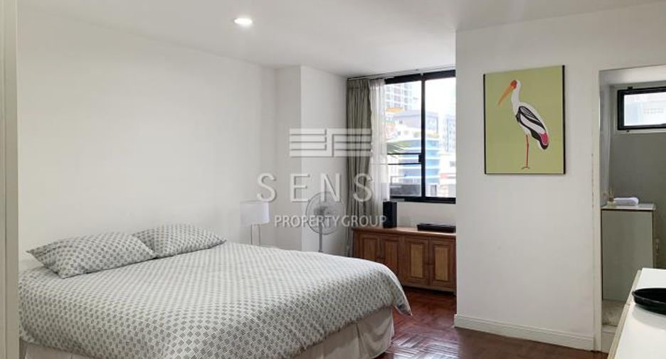 For rent 3 bedrooms condo in Khlong Toei, Bangkok