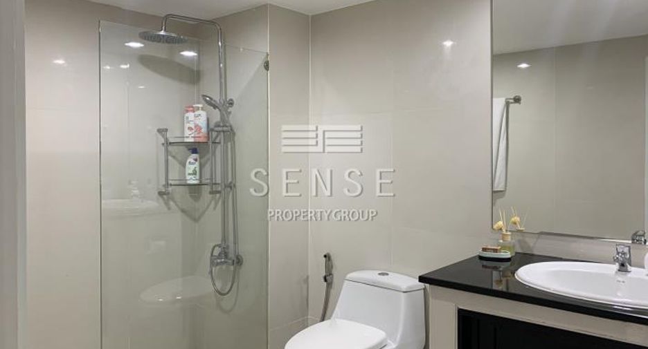 For rent 3 bedrooms condo in Khlong Toei, Bangkok