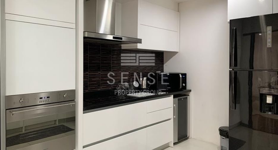 For rent 3 bedrooms condo in Khlong Toei, Bangkok
