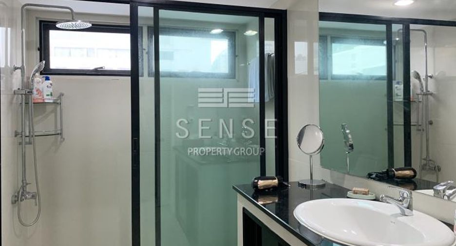 For rent 3 bedrooms condo in Khlong Toei, Bangkok