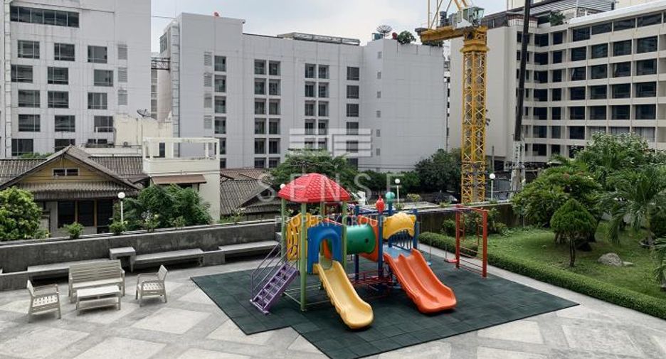 For rent 3 bedrooms condo in Khlong Toei, Bangkok