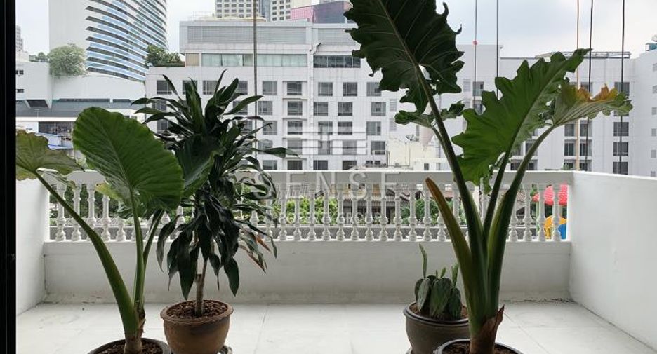 For rent 3 bedrooms condo in Khlong Toei, Bangkok